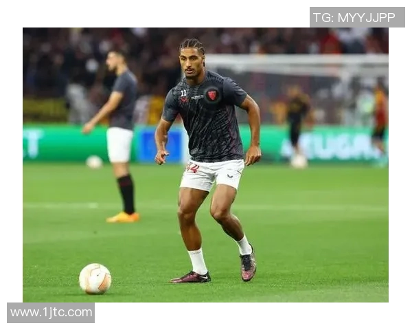 塞维利亚成功签下顶级后卫，全面提升防守实力